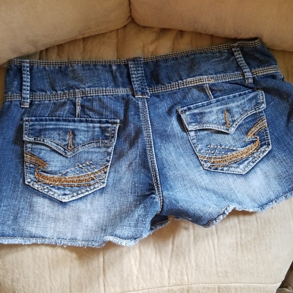 Shorts - Picture 4 of 4